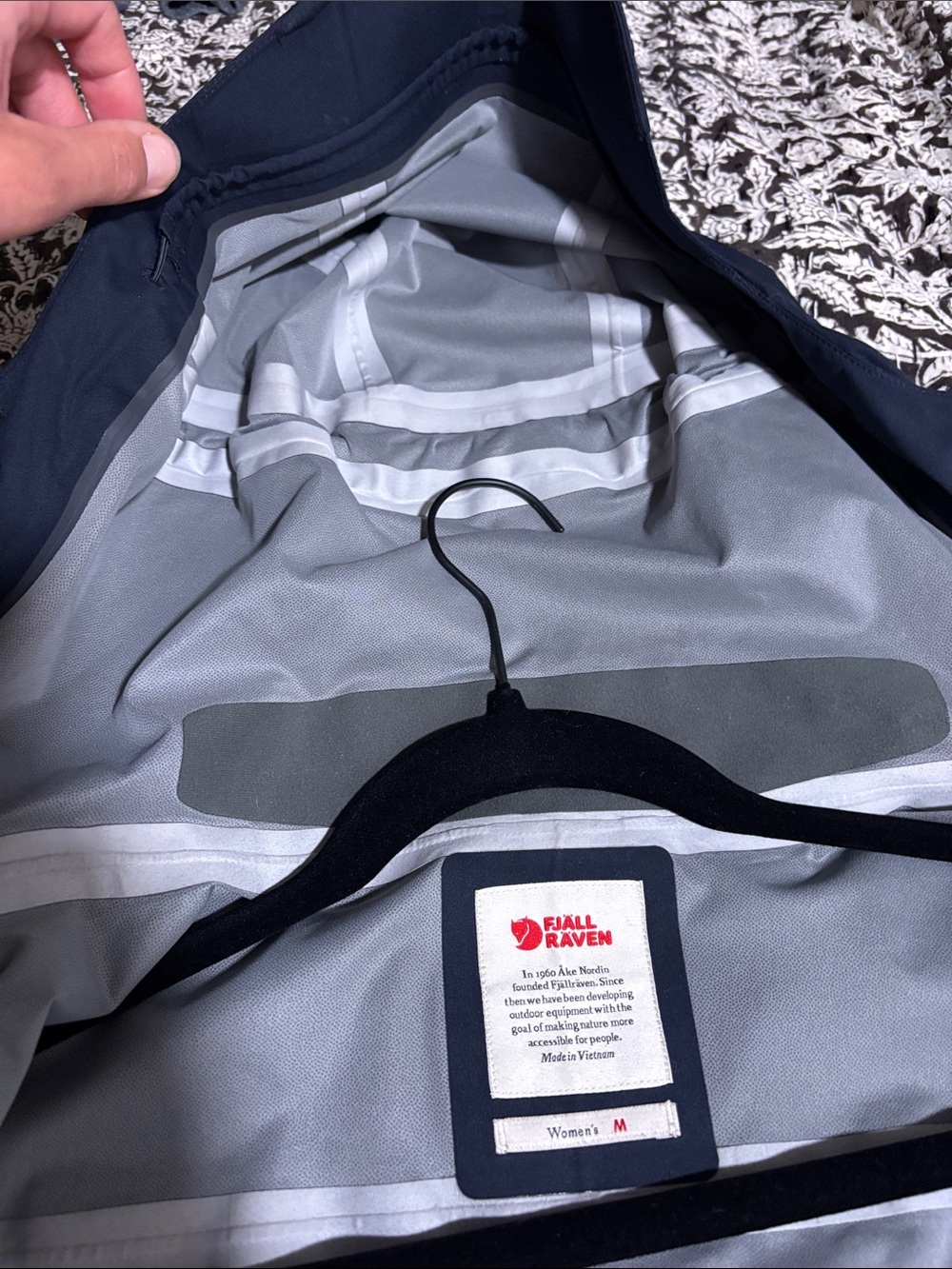 Fjallraven Women's Medium Navy Waterproof Keb Ecoshell Hooded Rain Jacket - Picture 11 of 12